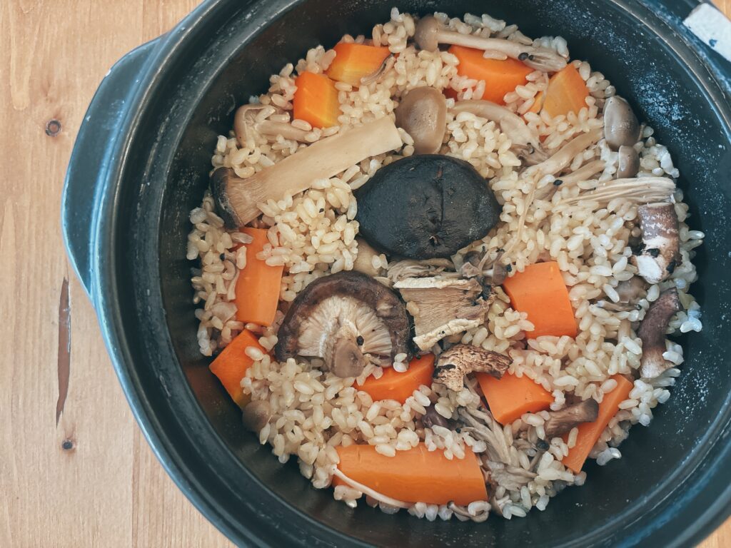炊き上がりの炊き込みご飯