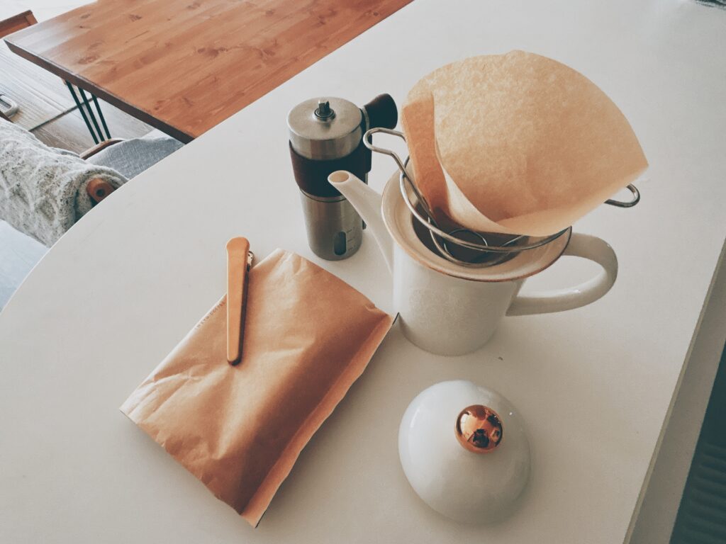 長年使っていたサーバーが割れてしまったので、ティーポットを使っています